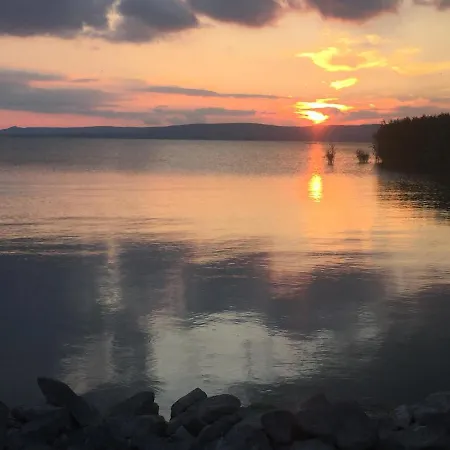 In Balaton 26368 Szántód