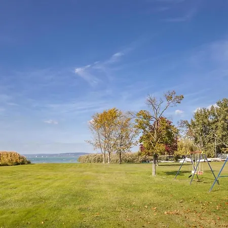 In Balaton 26368 Szántód